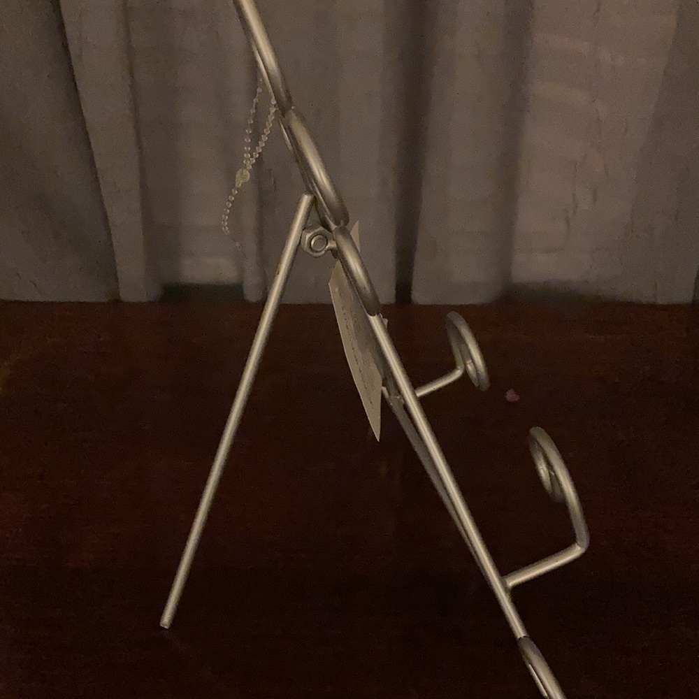 Easel - Picture 3 of 5